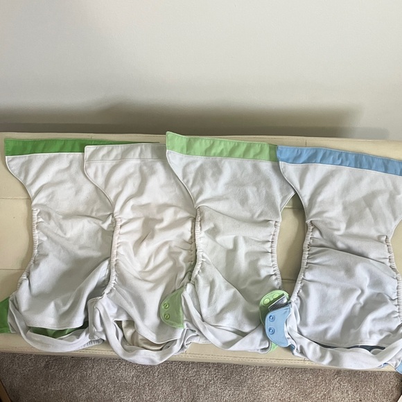 4 Unisex Reusable Diapers BumGenius - Picture 3 of 3